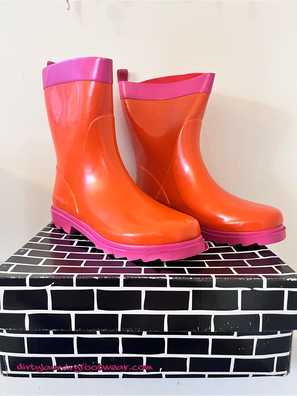 Dirty Laundry Rodwell Orange Pink Rubber Rain Boots Size 9 Medium NWT Defects